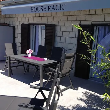 Apartman House Racic Bol