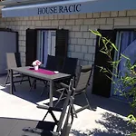 Apartman House Racic Bol